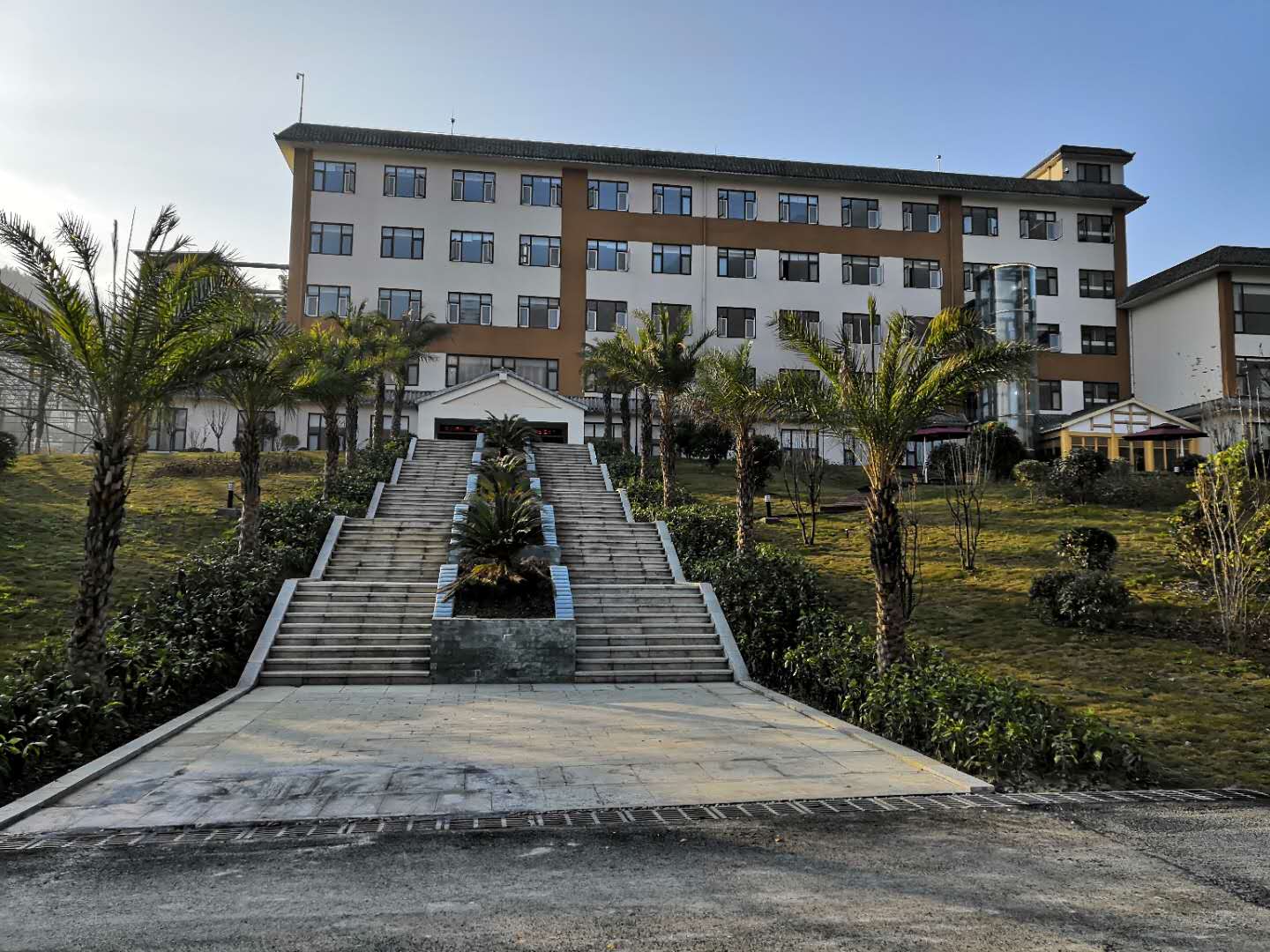 国网西昌电力公司外装饰，消防及土建总坪工程